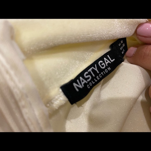 NastyGal Cream Velvet Bodysuit (US SIZE 6) - Picture 8 of 8